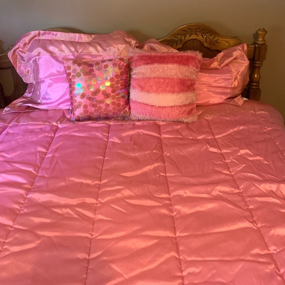 Bedding - Picture 2 of 7